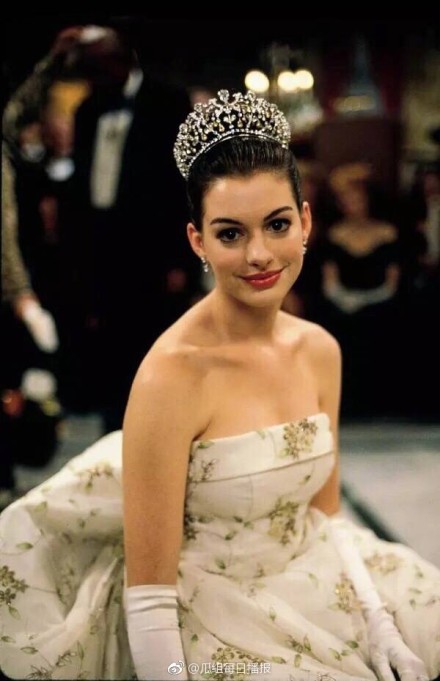 sssAnne Hathaway15