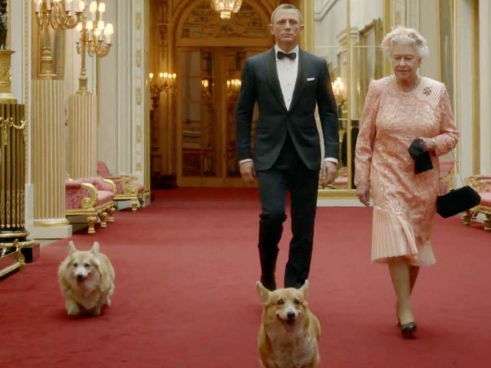 tdy-120910-queen-corgi-01.nbcnews-ux-2880-1000