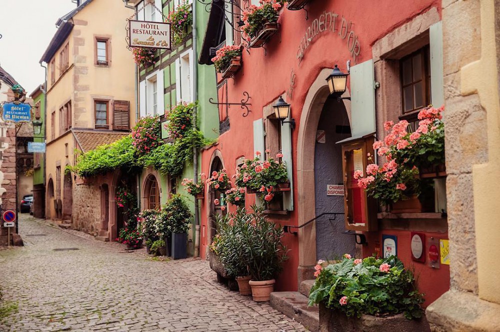 23595905_161725404571938_6625480588771983360_n