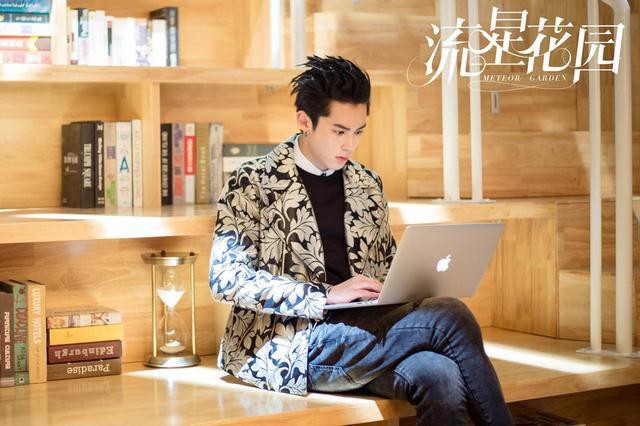 007bnt43ly4ft4wmksfnfj30hs0but9t