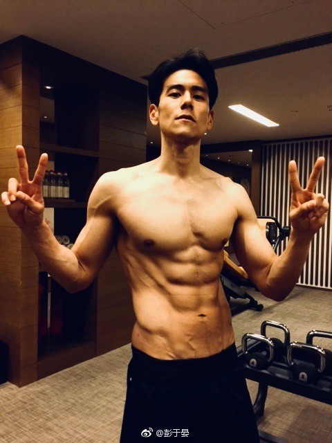 68a0d5e5gy1ftg9tph9z4j20dc0hstaw