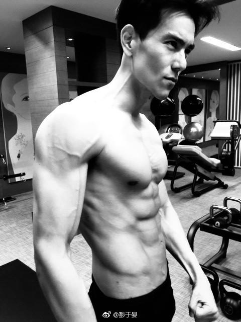 68a0d5e5gy1ftg9tps6ytj20dc0hsaca