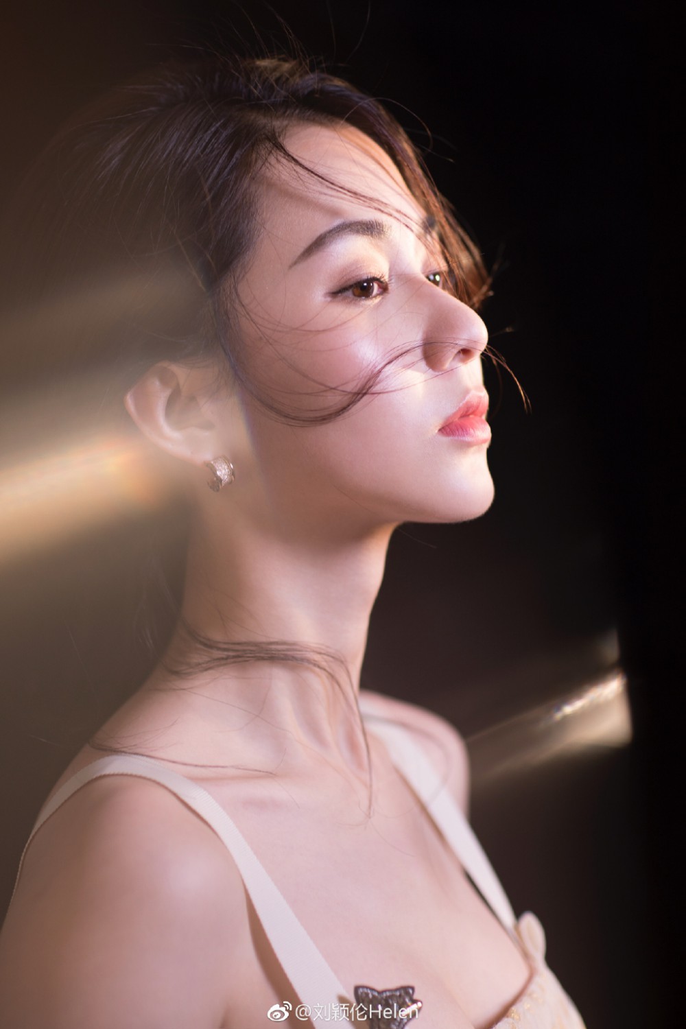 a6a566c0gy1ft056pb1o1j222o340npl