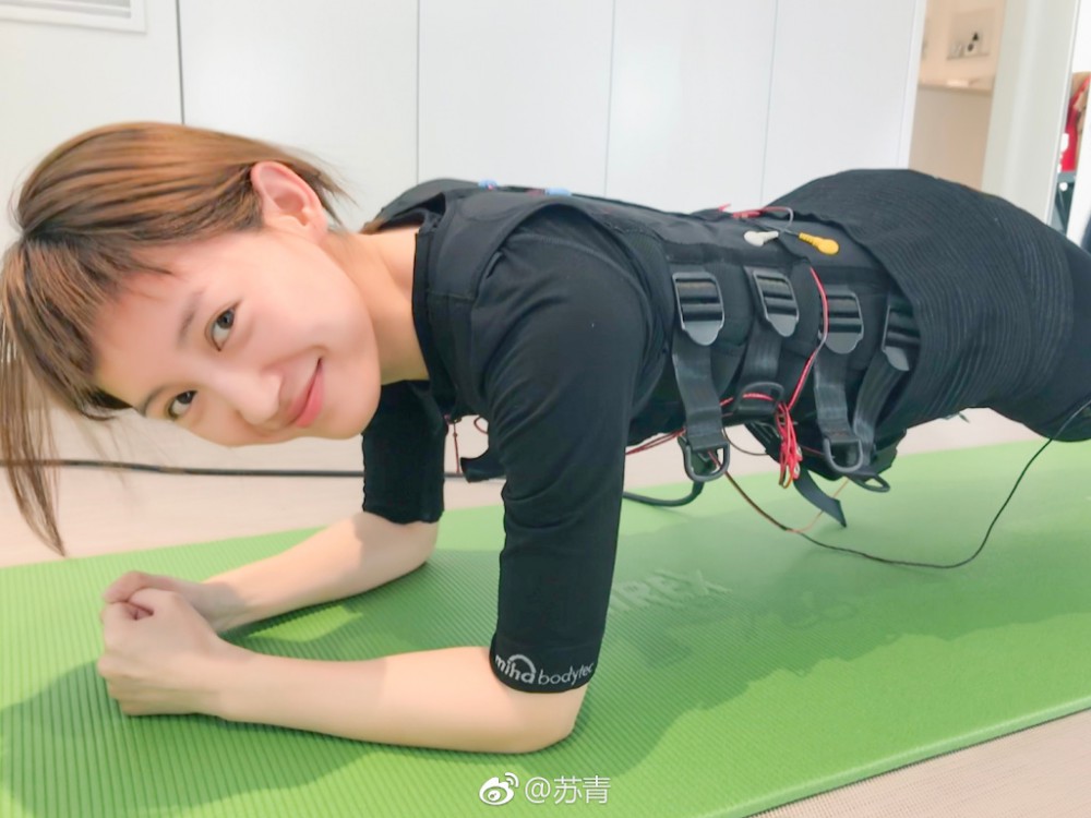 4e12ebcely1fr2yjvs73zj21kw16ne82