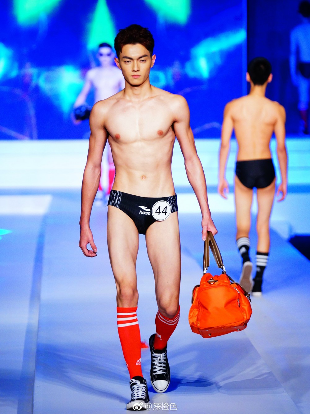 71956695ly1fu5lz1xh22j21io20w4qs