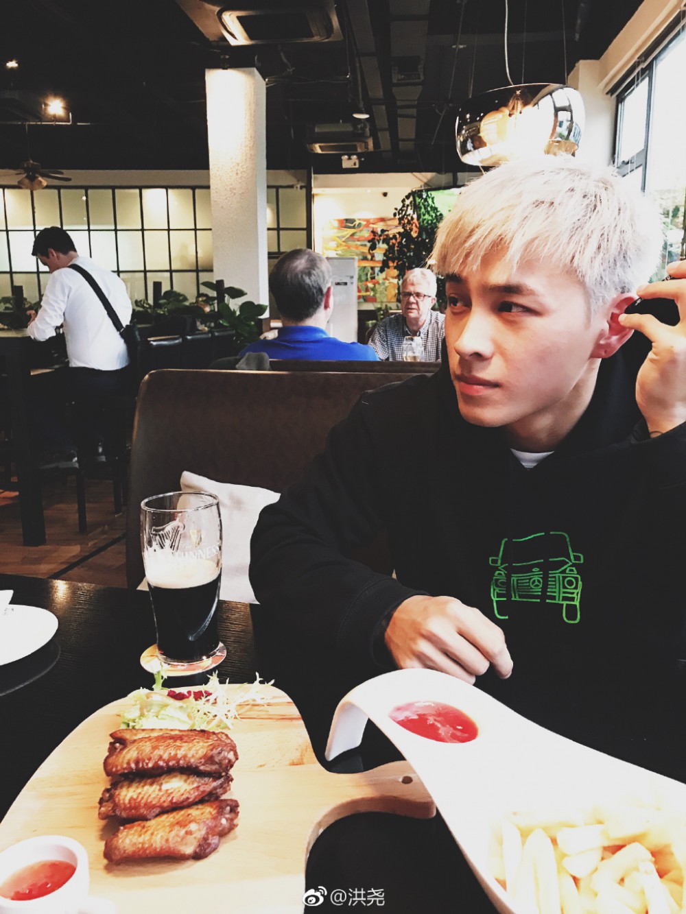 71a06cc3ly1feebkcslnej22c0340hdy