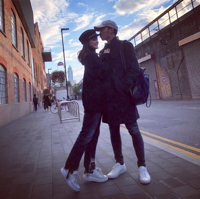 6953566cgy1fvdlqeqovcj20u00tz789