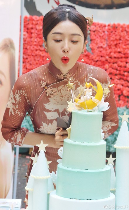 8f5517f8ly1fv484zq8b7j21ws33mhdu