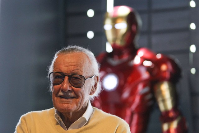 8423130_web1_stanlee_111816bl_005