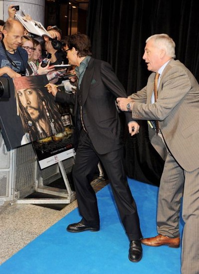 Johnny Depp 1 signing1 by Paul Stillwell