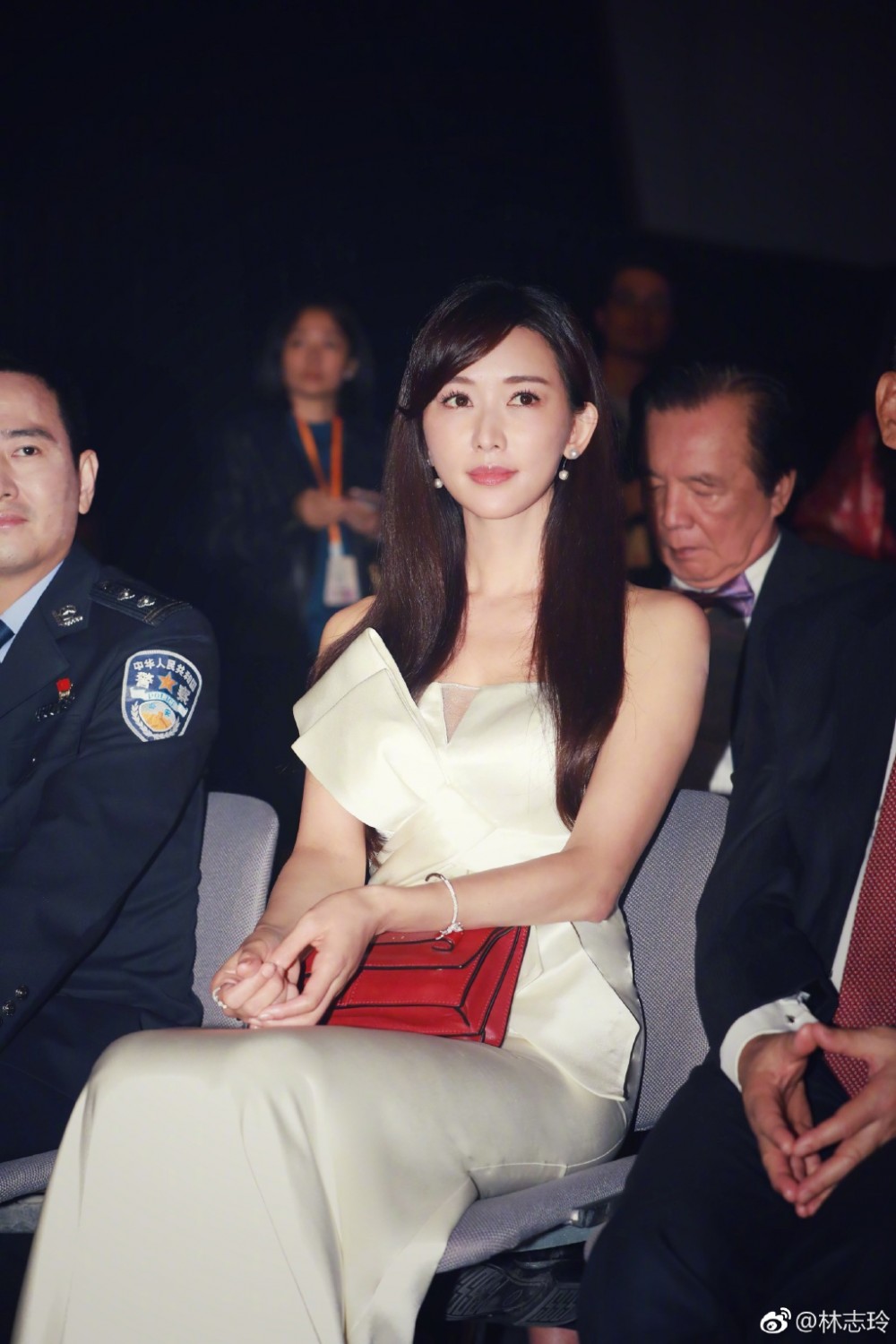 4e39d498gy1fydd2c6frpj22kw3vdqv6