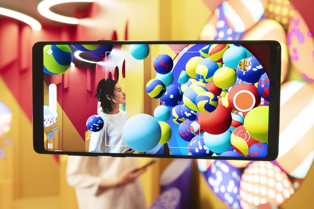 SK-II Wonderland tokyo SK-II AR demo with girl