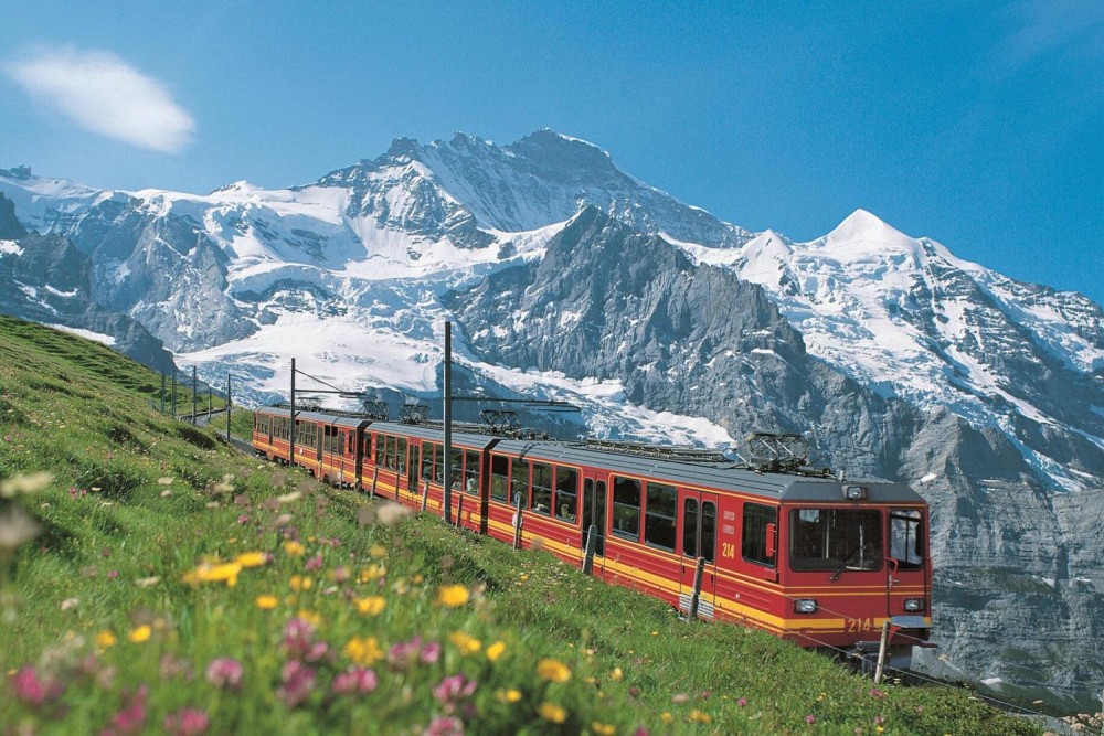 beautiful-alpine-railways-of-the-european-alps-by-peak-transfer-1