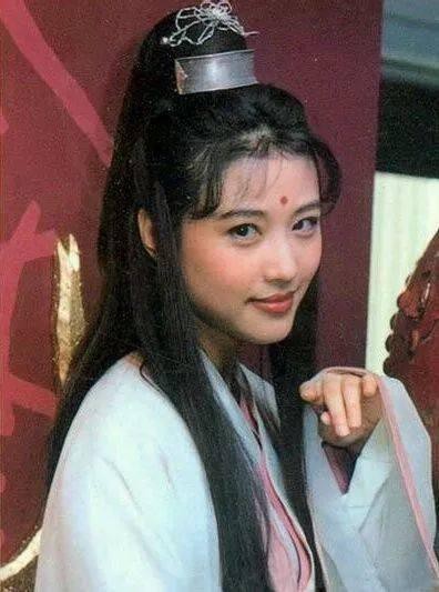 周海媚1