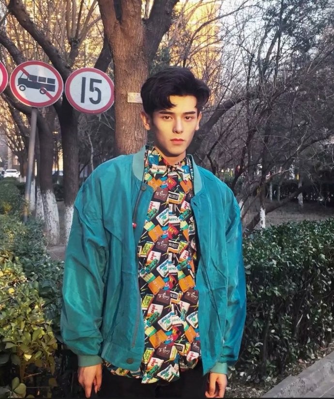 0016nEYnzy7o57UK3bd33&690