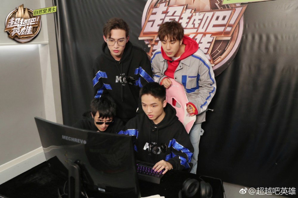 0079j1R3gy1fzirp0t4gdj33qx2hye82