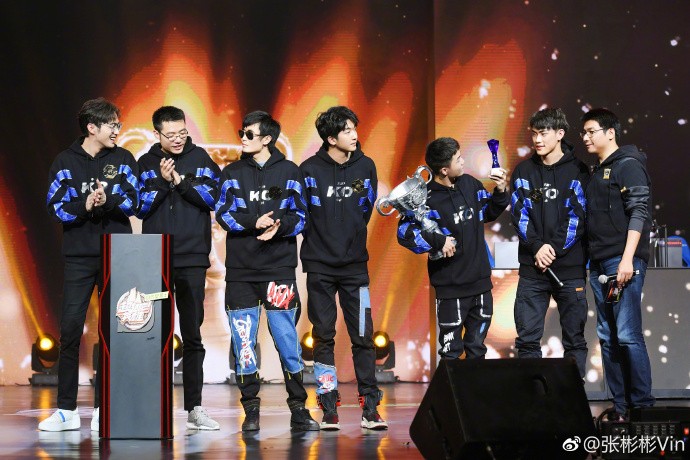 6101aed5ly1fzq3j9an1cj23qx2hy1l4