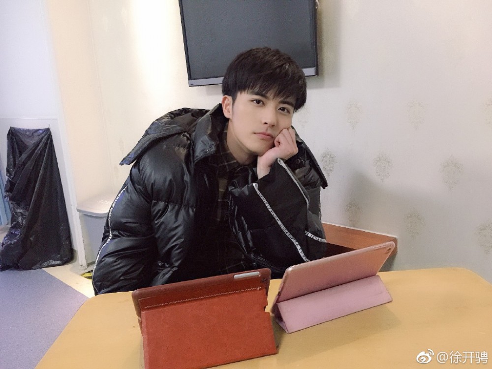 aff2690cly1fzpxuy5zdej21400u0nki