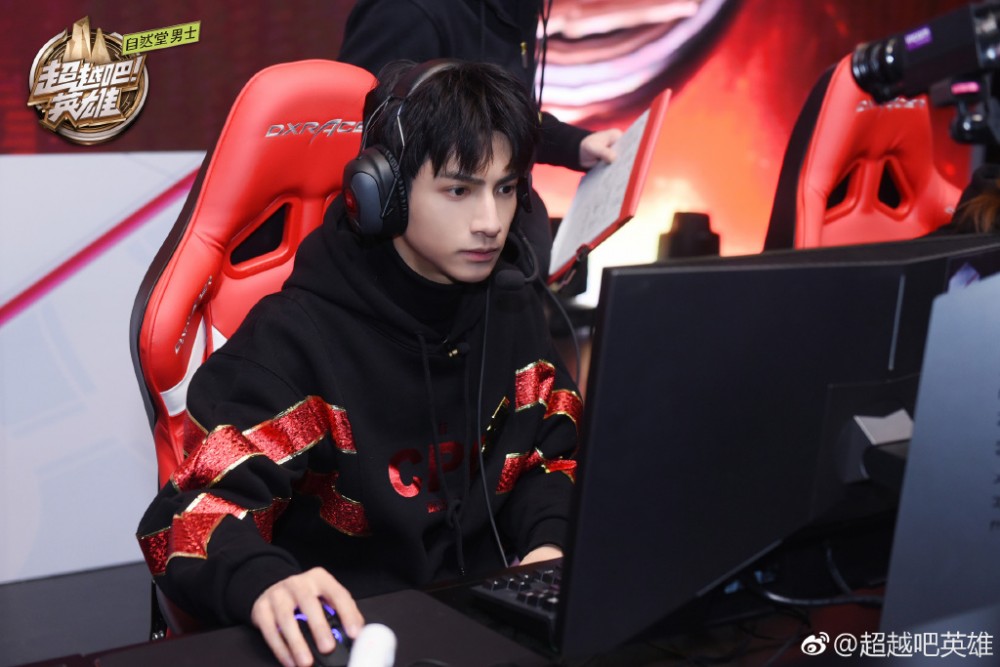 0079j1R3ly1fzpy9zeamaj33hc2bku0y