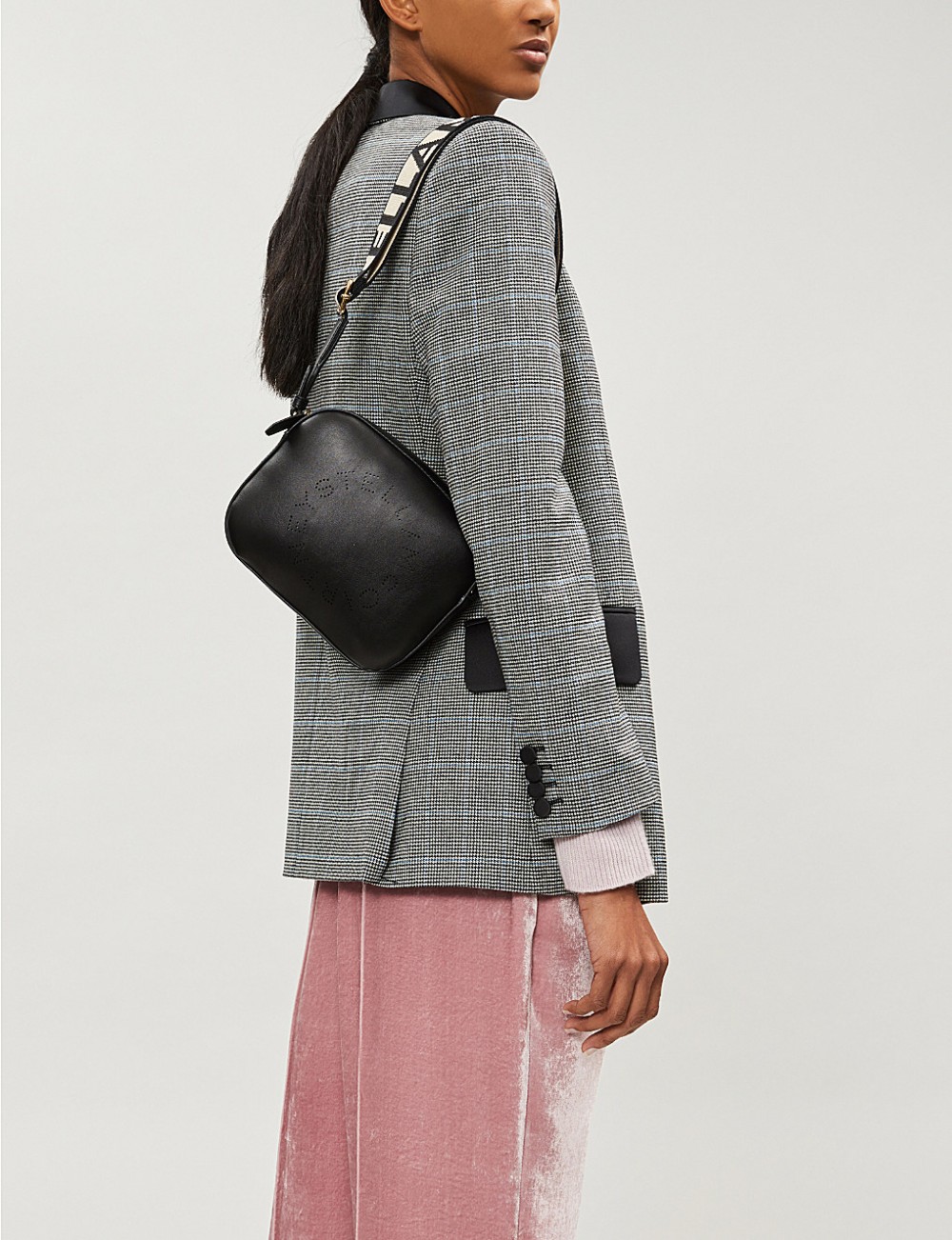 374-2000112-557907W99231000_BLACK_ALT01