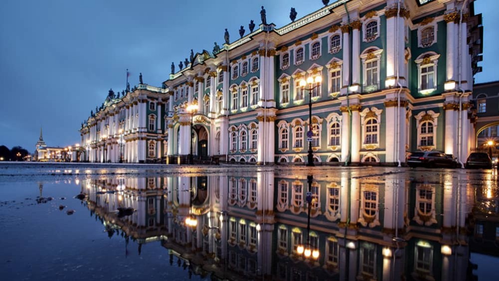 state-hermitage-museum-exterior-st-petersburg-russia-1000x563