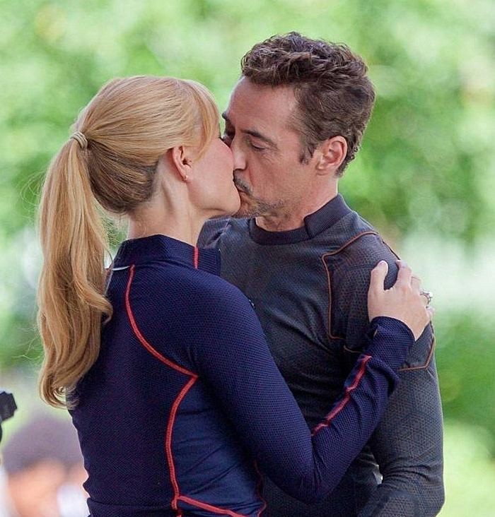 Gwyneth-Paltrow-Robert-Downey-Jr.-share-kiss-on-the-set-of-Avengers-Infinity-War-5