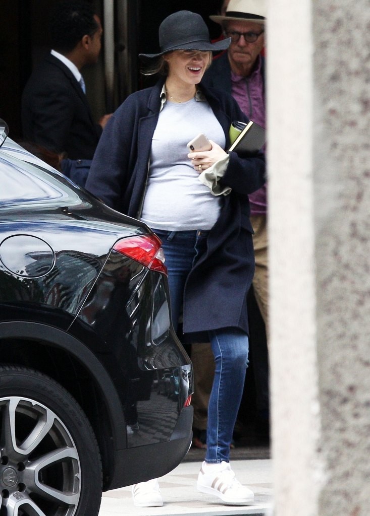 Blake-Lively-Baby-Bump