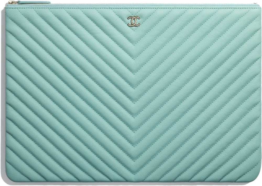classic-large-pouch-green-grained-calfskin-gold-tone-metal-grained-calfskin-gold-tone-metal-packshot-default-a82552b00313n0900-8814209040414