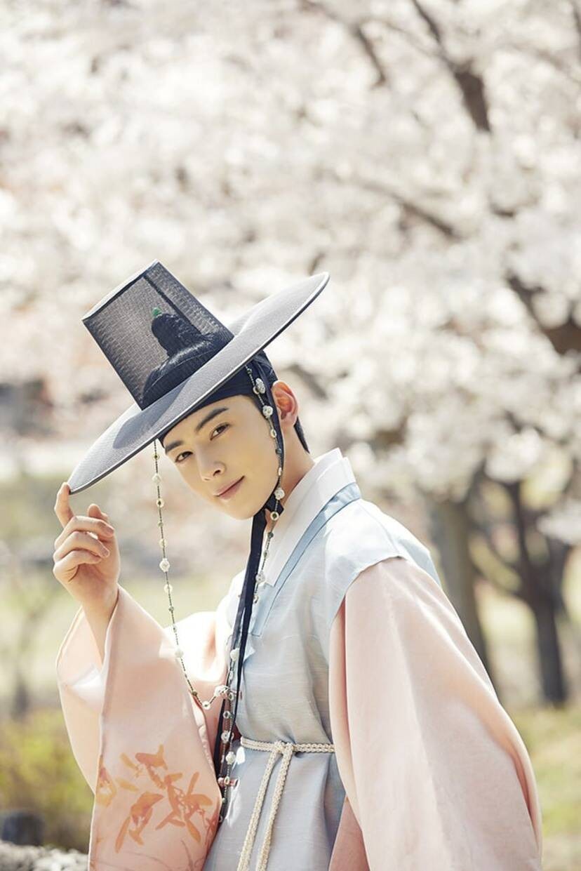 rs_667x1000-190530024839-Cha-Eun-Woo1