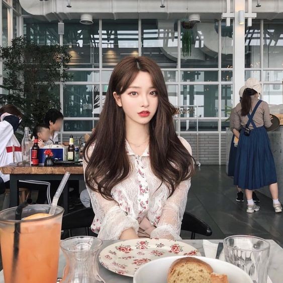 girl_eat_