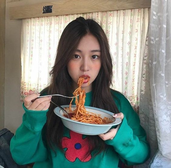 girl_eat_