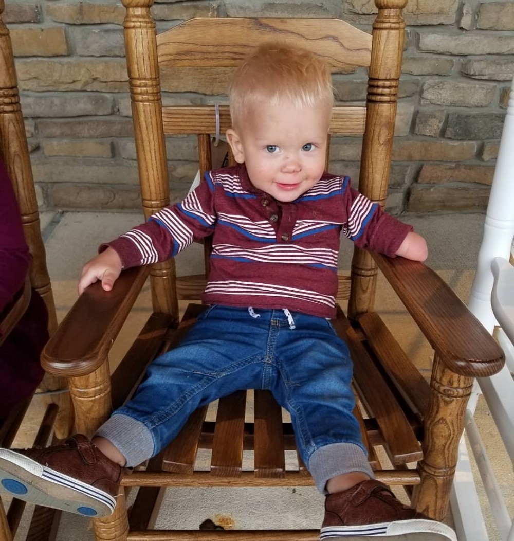 tiddbit_outta_hand01