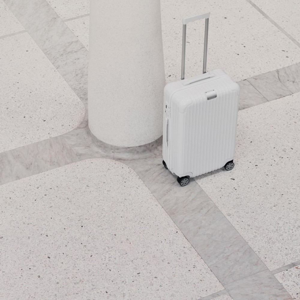 極簡潔白的行李箱非常吸睛