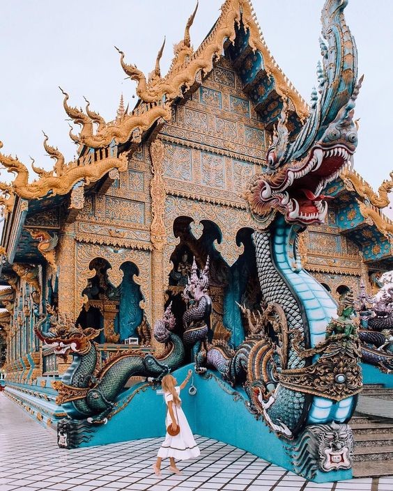 主題寺廟和周邊神獸的配套建築非常和諧