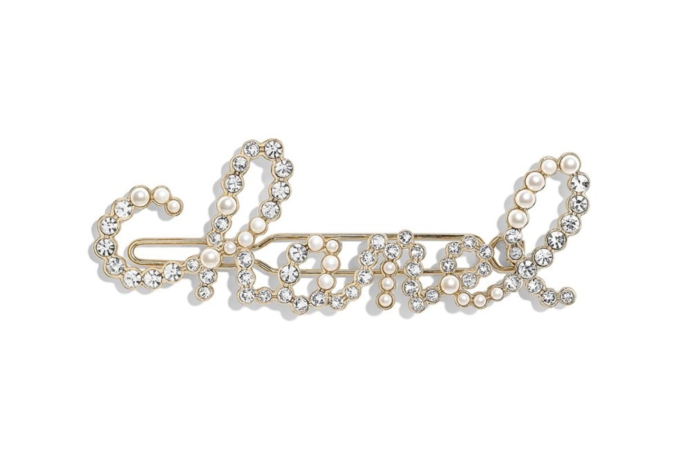 chanel-fall-winter-2019-hair-accessories-pearl-hair-clip-ribbon-camellias-now-available-1