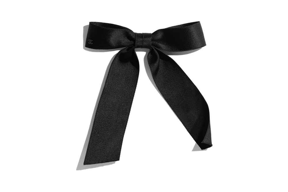 chanel-fall-winter-2019-hair-accessories-pearl-hair-clip-ribbon-camellias-now-available-2