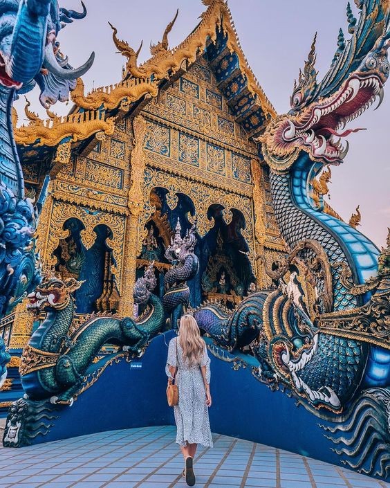 藍廟主要採用了濃濃的湛藍色，這種藍色帶著神秘的奇幻感