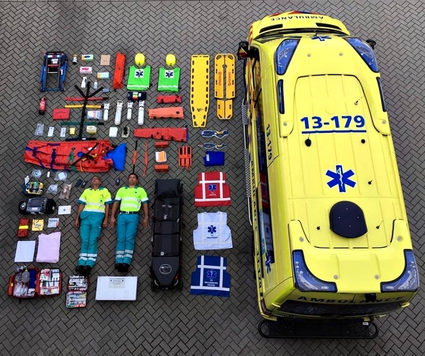 knolling_Dutch-ambulances