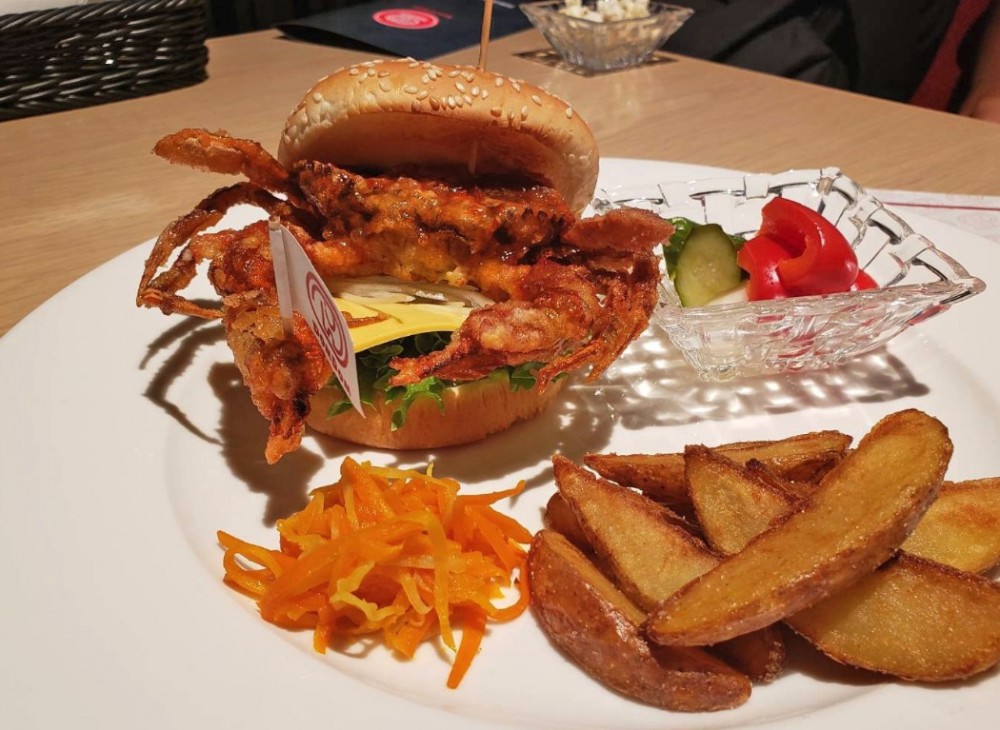 外殼已炸到處於柔軟狀態，重點是咬下去時非常香脆。