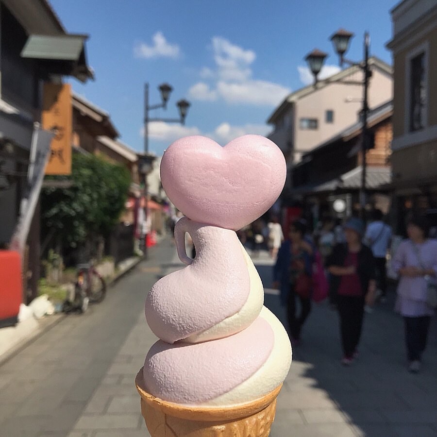 在川越的街頭巷尾都能吃得到的就是「蕃薯」甜點。