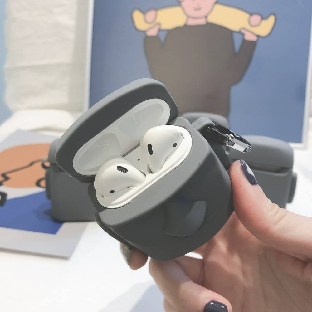 在摩艾AirPods Case的耳朵位置上更有一個小洞,讓女生們可以加裝扣子