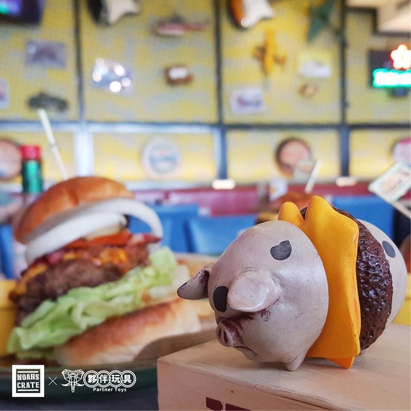 豬仔還們肉緊地想掙扎出來,皺著眉頭和閉緊眼睛的它們把整個臉部表情都在用力