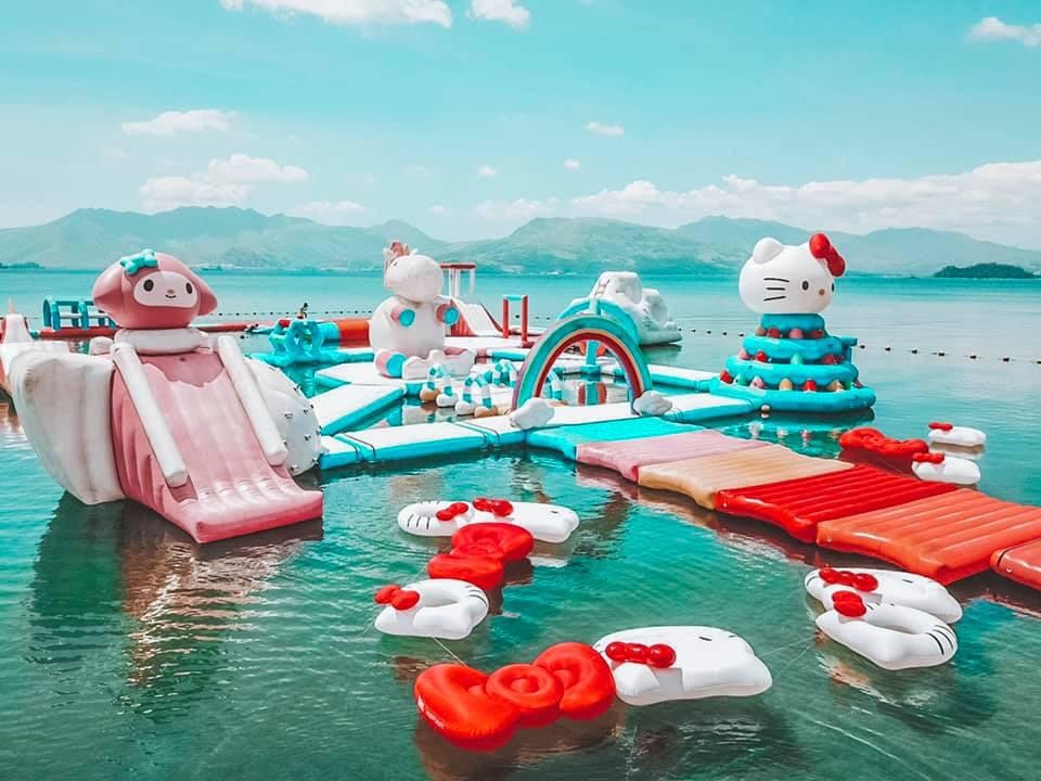 當中少不了最標誌性的Hello Kitty及My Melody打造而成的充氣玩樂設施,包括有水泡、滑梯等