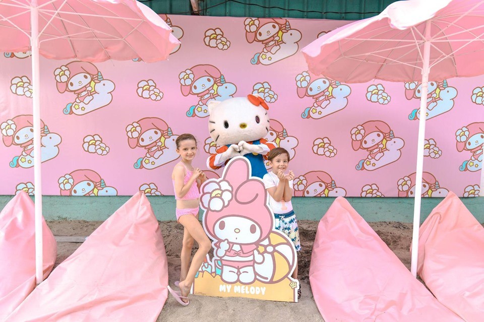 這個水上充氣樂園「Sanrio Float Town」是期間限定的