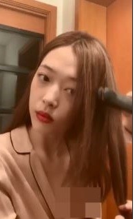 雪莉自單飛後,也不再走單純少女的風格