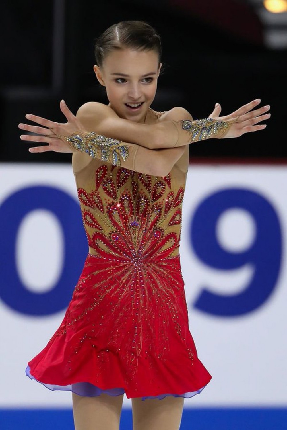 15 歲俄羅斯美少女代表 Anna Shcherbakova（Анна Щербакова）表演的自由滑表演中途「變身」驚艷全場