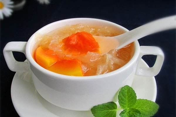 木瓜雪耳湯生津止渴,潤肺化痰。
