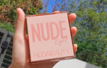 Hudabeauty eyeshadow light