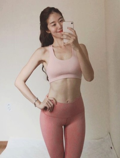 平日MINA真的沒時間做運動時,她就會只做棒式