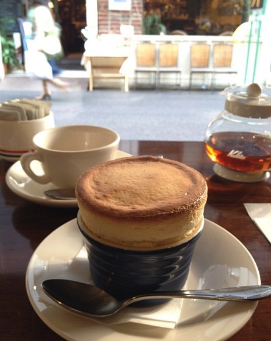 梳乎厘入面會撒入水果,梨、莓果等等,不過甜度就控制得剛剛好。